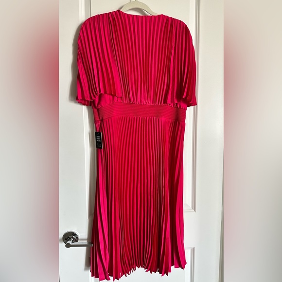NWT Express Pleated V-Neck Midi Dress in Energy Pink - Picture 6 of 8